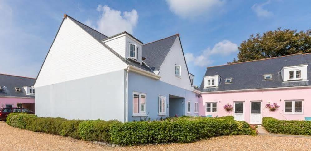Ellingham Self-Catering Cottages Saint Peter Port エクステリア 写真