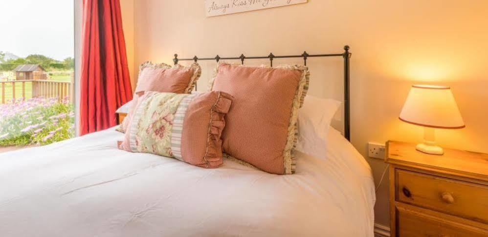 Ellingham Self-Catering Cottages Saint Peter Port エクステリア 写真