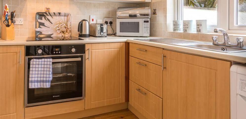 Ellingham Self-Catering Cottages Saint Peter Port エクステリア 写真